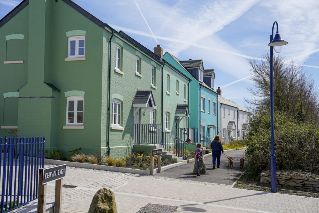 nansledan street with houses and people walking